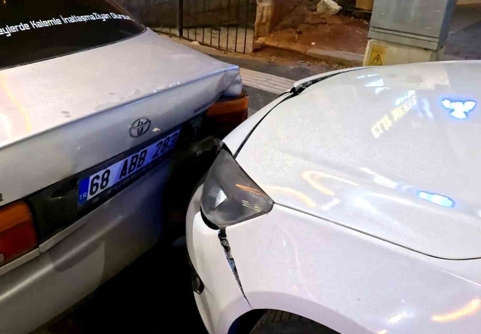 Alkollü halde direksiyona geçti, 3 araca birden çarptı
