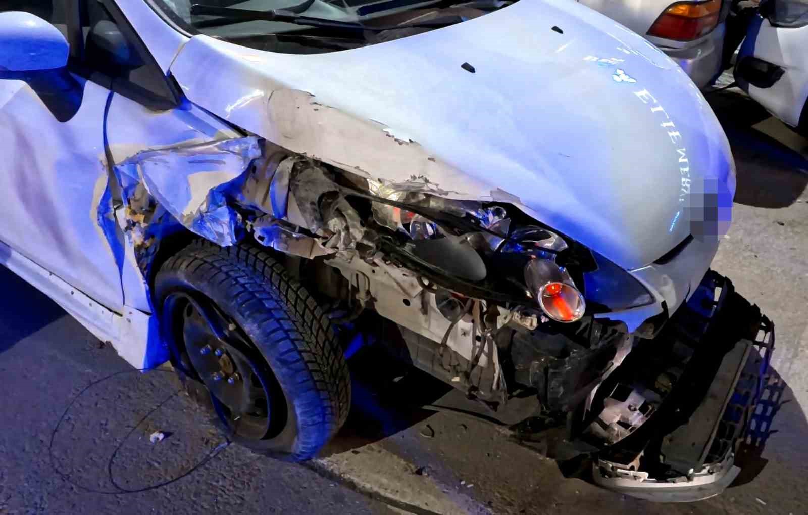 Alkollü halde direksiyona geçti, 3 araca birden çarptı
