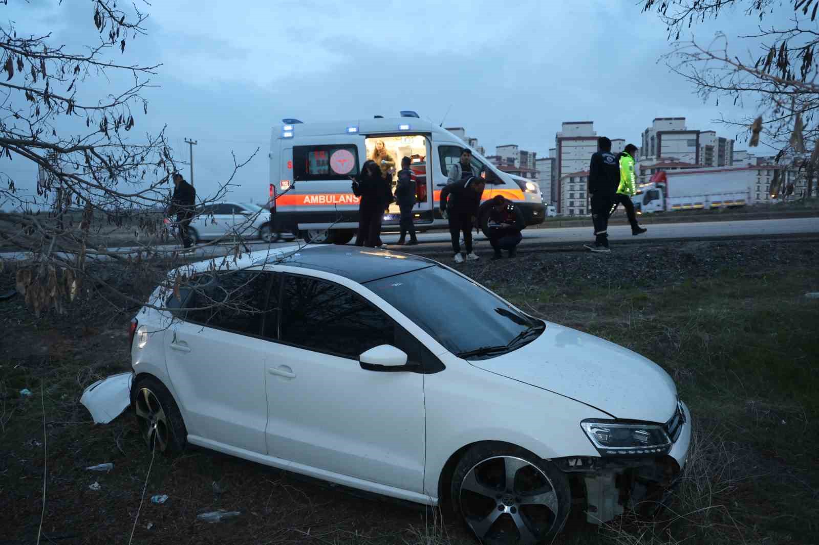 Alkollü sürü kaza yaptı, yakınları gazetecileri tehdit etti
