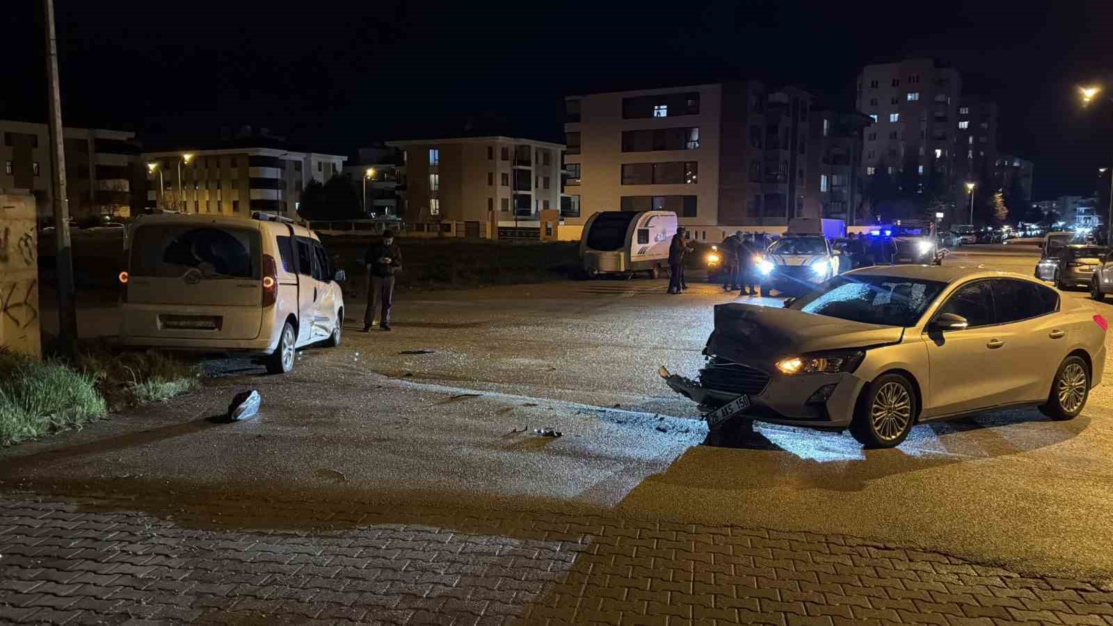 Alkollü sürücü ile 15 yaşındaki çocuğun kullandığı araç çarpıştı: 1 yaralı
