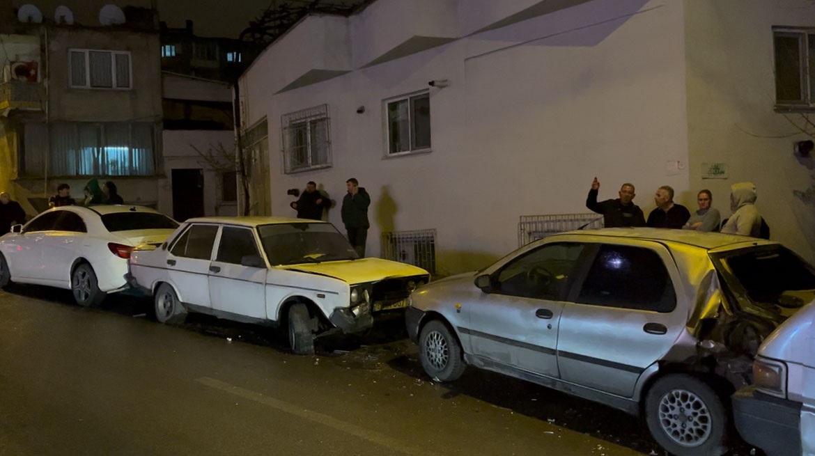 Alkollü sürücü ortalığı karıştırdı: Vatandaşı polis sandı, araç sahiplerini teselli etti
Alkollü sürücü ortalığı karıştırdı: Vatandaşı polis sandı, araç sahiplerini teselli etti