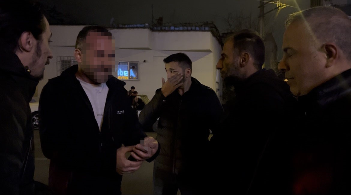 Alkollü sürücü ortalığı karıştırdı: Vatandaşı polis sandı, araç sahiplerini teselli etti
Alkollü sürücü ortalığı karıştırdı: Vatandaşı polis sandı, araç sahiplerini teselli etti