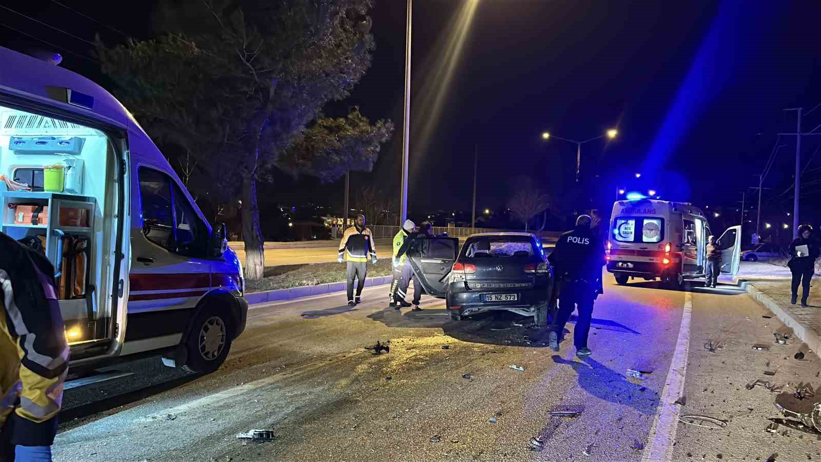 Alkollü sürücü ortalığı savaş alanına çevirdi: 2 yaralı
