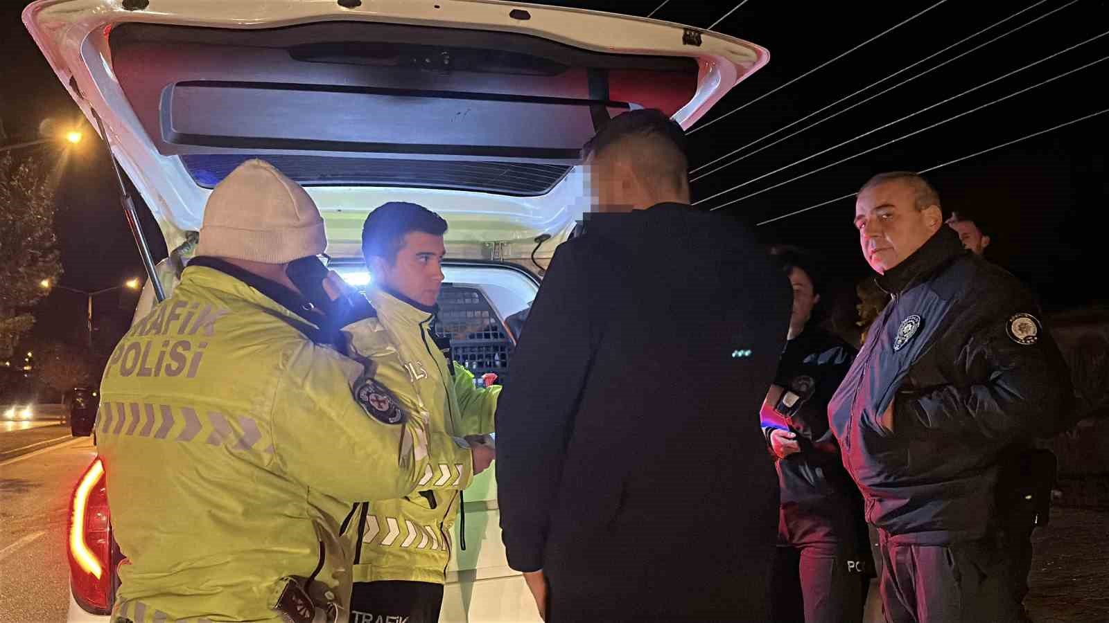 Alkollü sürücü ortalığı savaş alanına çevirdi: 2 yaralı
