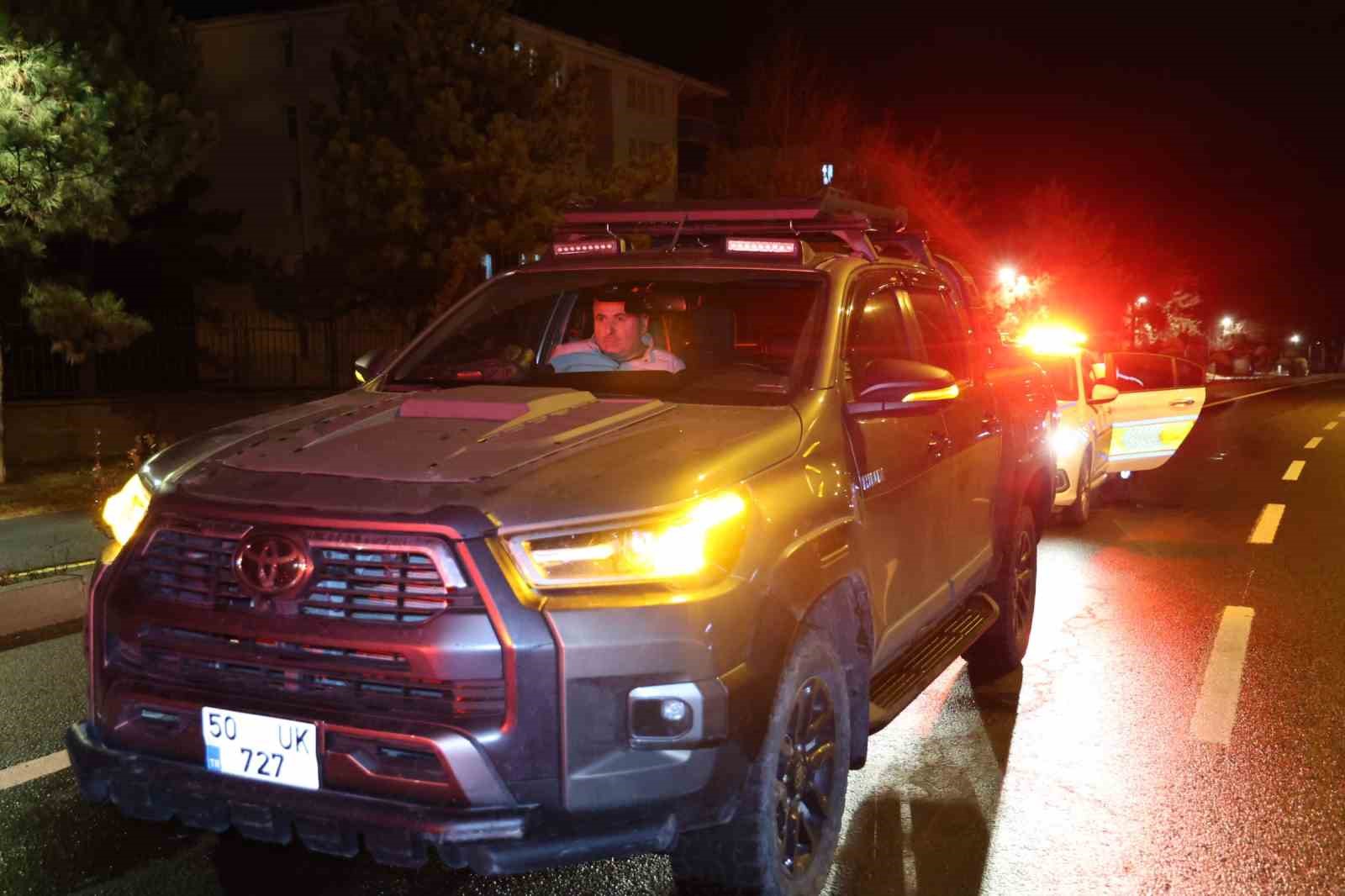 Alkollü sürücü yolda uyuya kaldı, uyanınca polise ecel teri döktürdü
