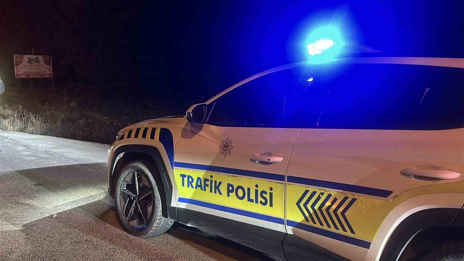 Alkollü sürücünün kullandığı araç uygulama noktasından kaçmaya çalışırken şarampole düştü
