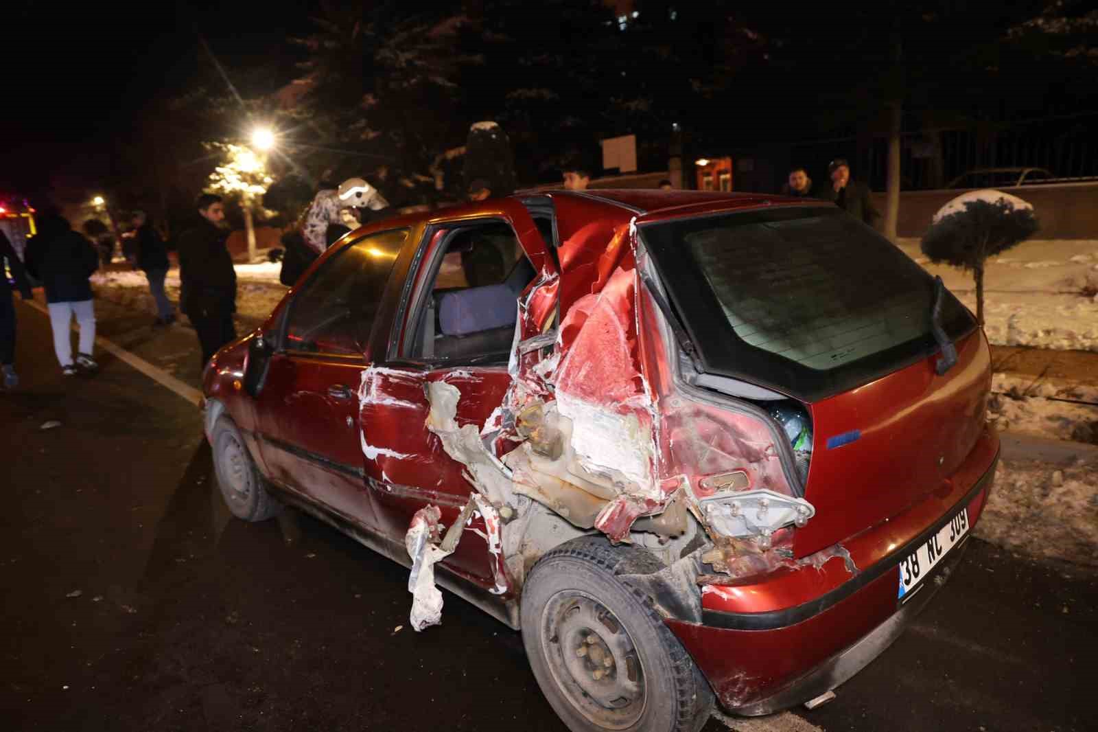 Alkollü sürücüye, sürücü olduğunu polisler hatırlattı
