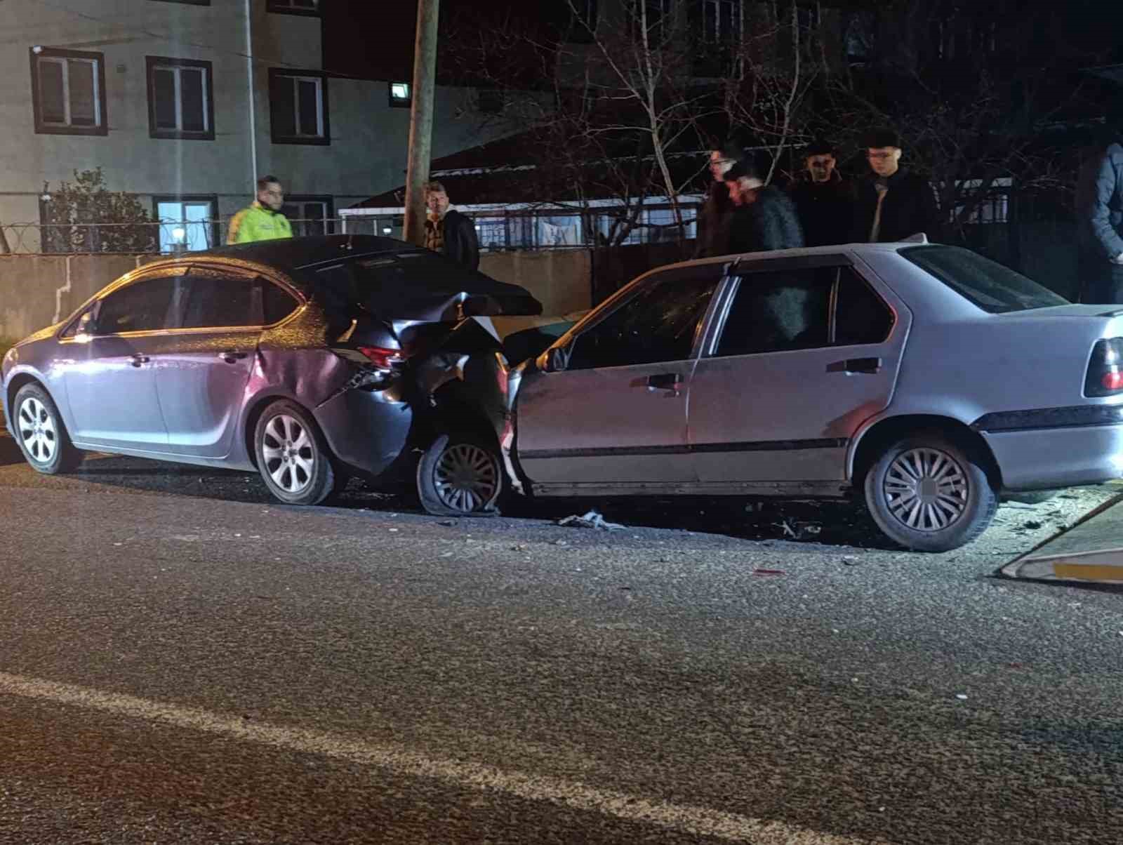 Alkollü ve ehliyetsiz sürücü dehşet saçtı: 2 yaralı
