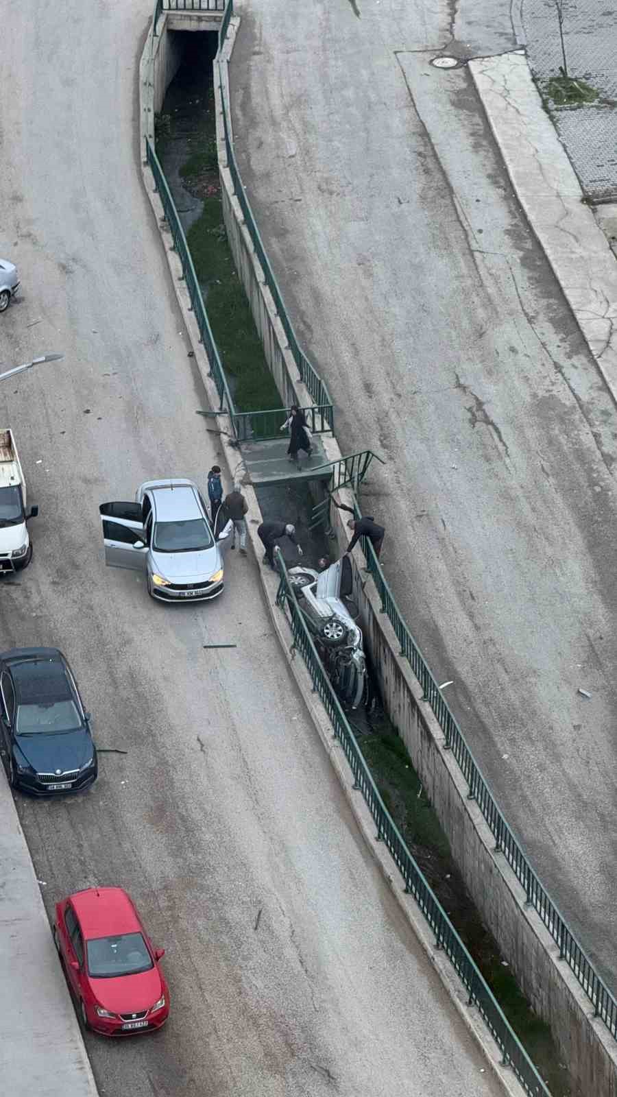 Alkollü ve ehliyetsiz sürücü ortalığı birbirine kattı
