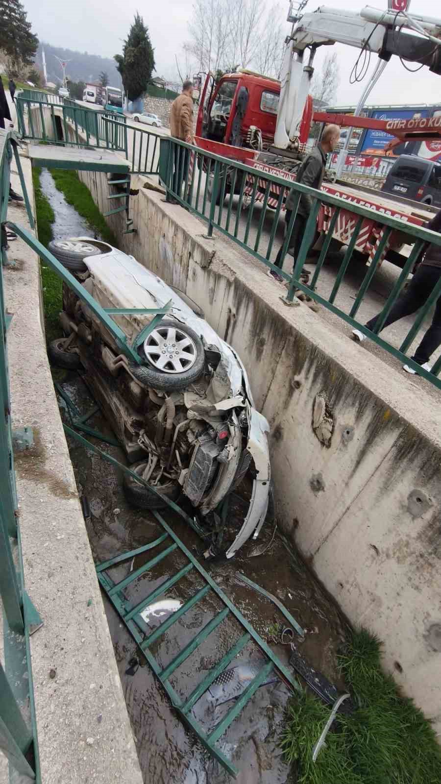 Alkollü ve ehliyetsiz sürücü ortalığı birbirine kattı
