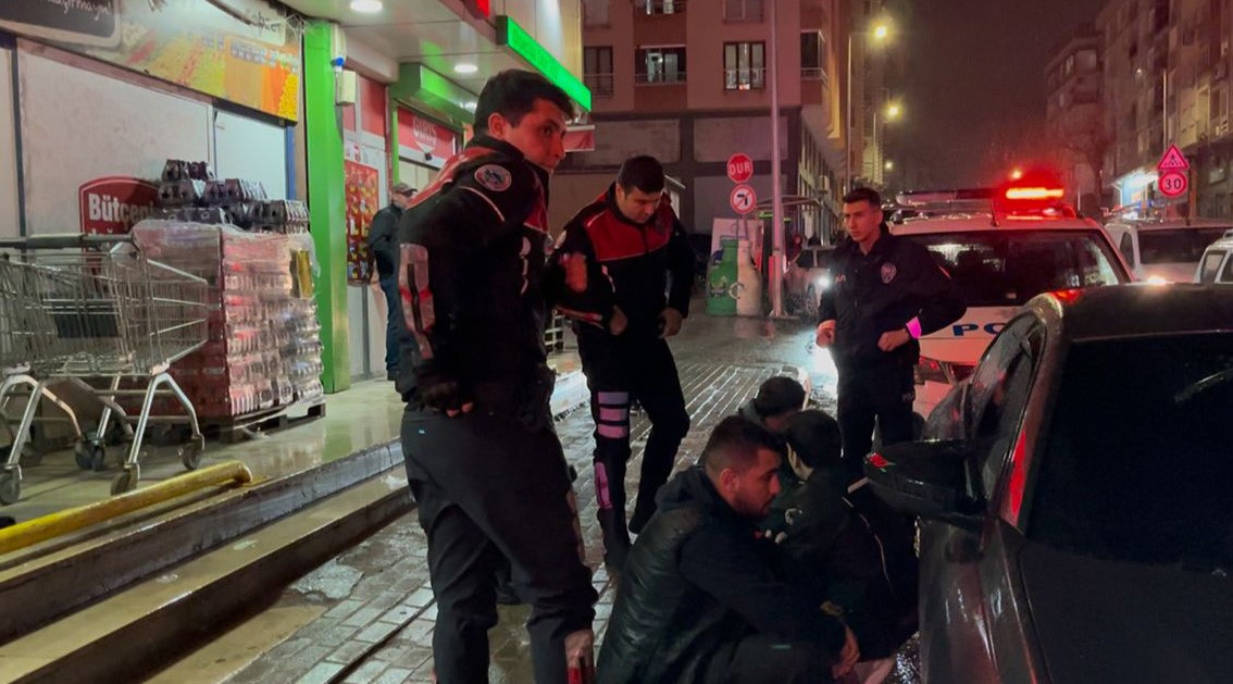 Alkolsüz sürücüsü, Yunus ekiplerini görünce gaza bastı: Polisin üzerine sürüp kaçtı, "Panik yaptım" dedi
