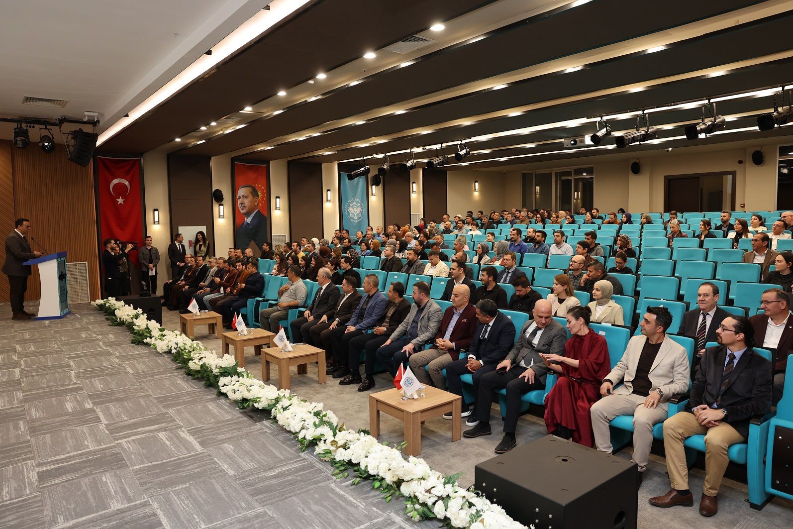 ALKÜ ailesi geleneksel bayramlaşmada buluştu
ALKÜ ailesi geleneksel bayramlaşmada buluştu