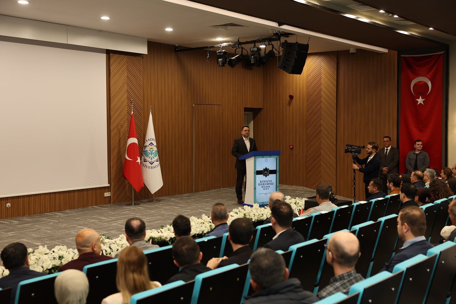 ALKÜ ailesi geleneksel bayramlaşmada buluştu
ALKÜ ailesi geleneksel bayramlaşmada buluştu