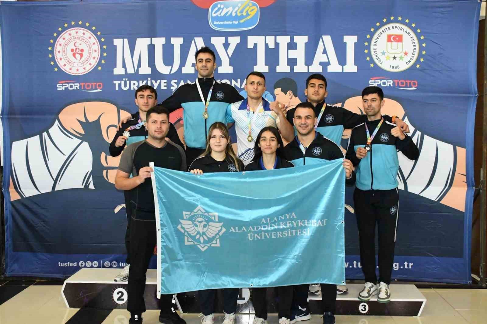 ALKÜ, Muay Thai şampiyonasından 5 madalya ile döndü
ALKÜ, Muay Thai şampiyonasından 5 madalya ile döndü