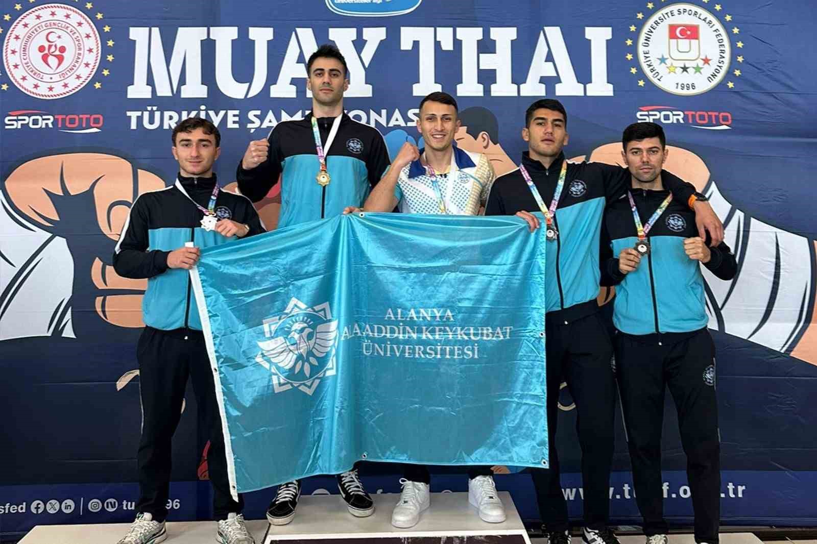 ALKÜ, Muay Thai şampiyonasından 5 madalya ile döndü
ALKÜ, Muay Thai şampiyonasından 5 madalya ile döndü