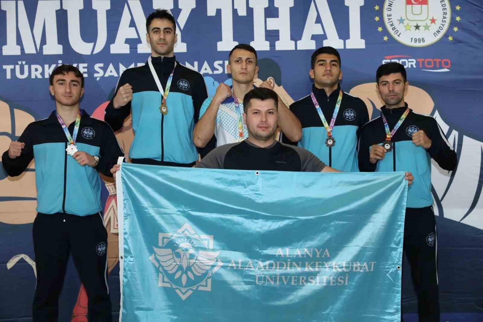 ALKÜ, Muay Thai şampiyonasından 5 madalya ile döndü
ALKÜ, Muay Thai şampiyonasından 5 madalya ile döndü