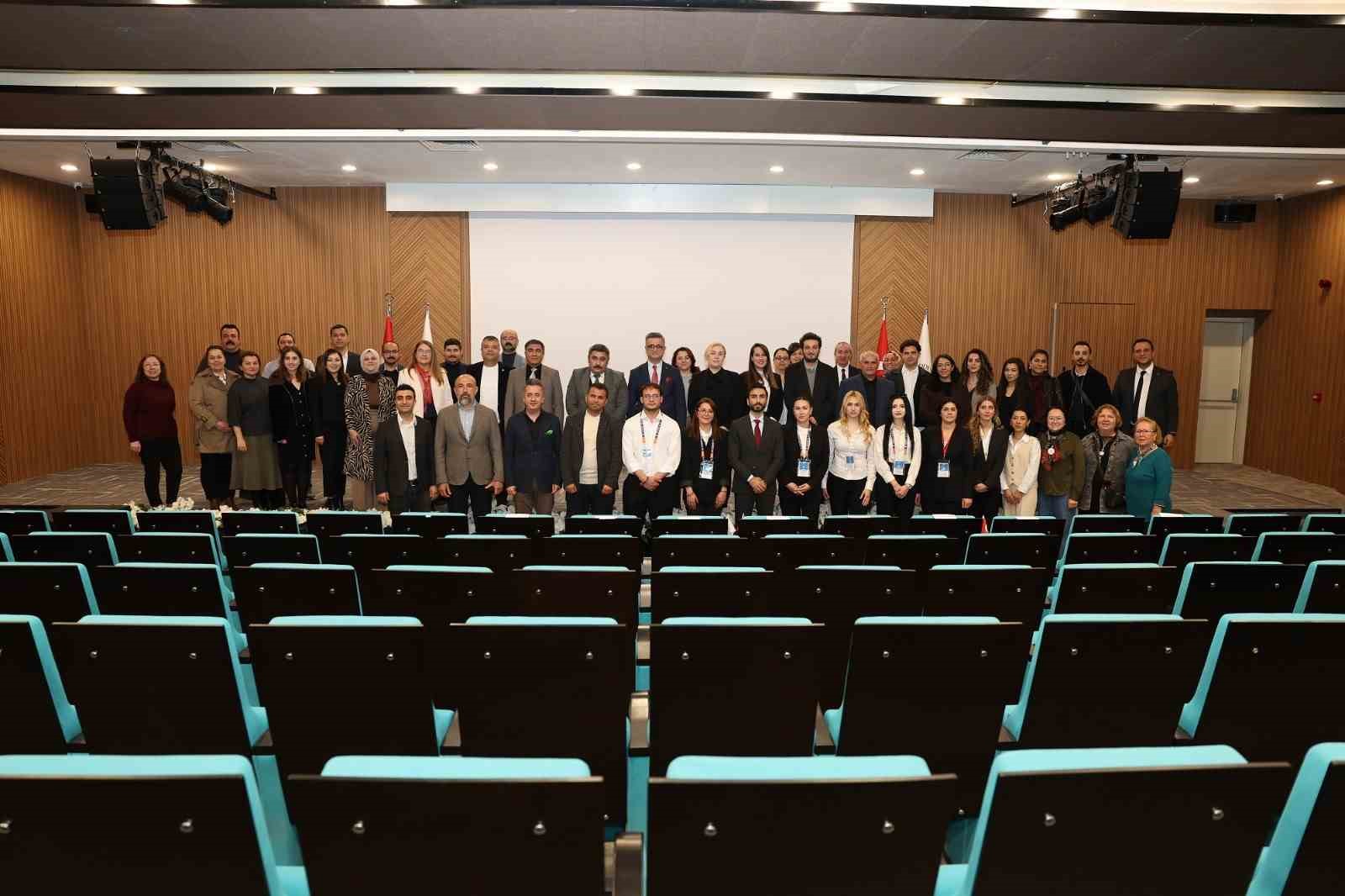 ALKÜ’de Alanya’nın su yönetimi masaya yatırıldı
ALKÜ’de Alanya’nın su yönetimi masaya yatırıldı