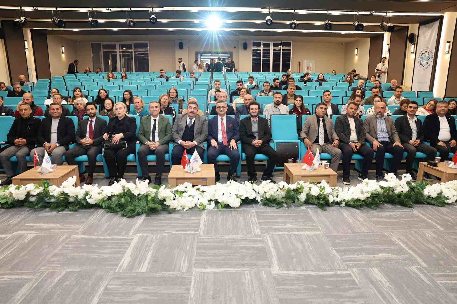 ALKÜ’de Alanya’nın su yönetimi masaya yatırıldı
ALKÜ’de Alanya’nın su yönetimi masaya yatırıldı