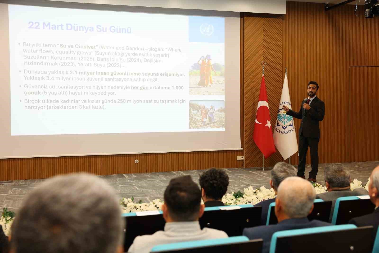 ALKÜ’de Alanya’nın su yönetimi masaya yatırıldı
ALKÜ’de Alanya’nın su yönetimi masaya yatırıldı