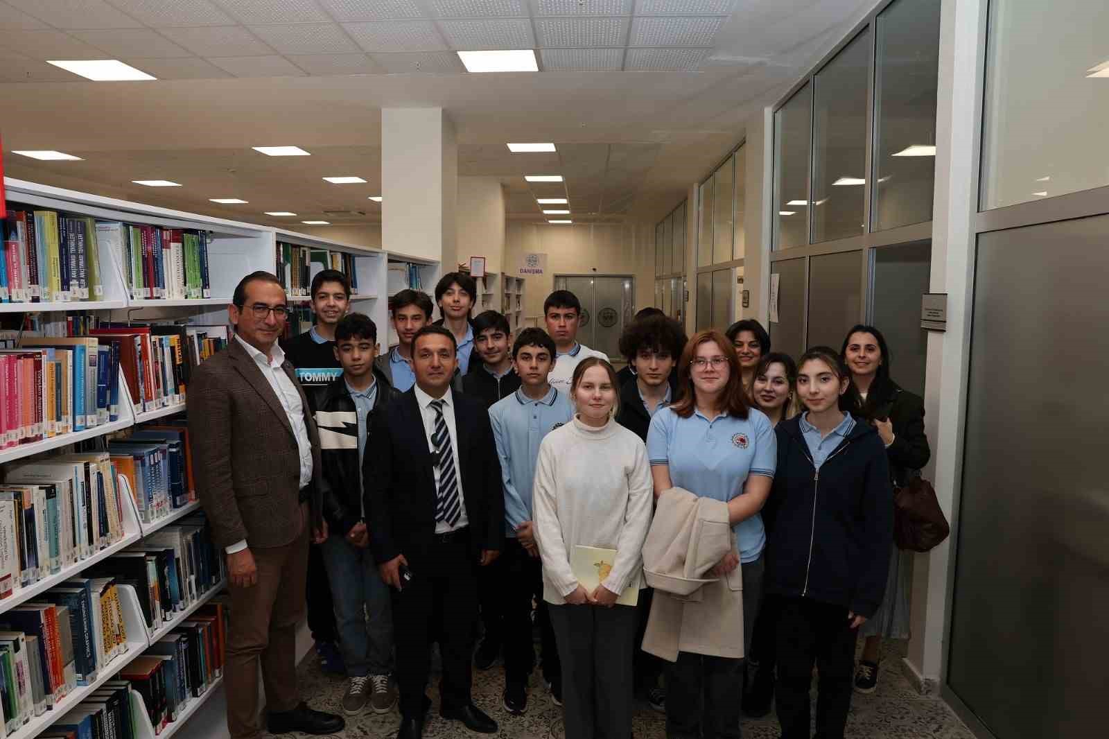 ALKÜ’de Kütüphane Haftası etkinliklerle kutlandı
ALKÜ’de Kütüphane Haftası etkinliklerle kutlandı