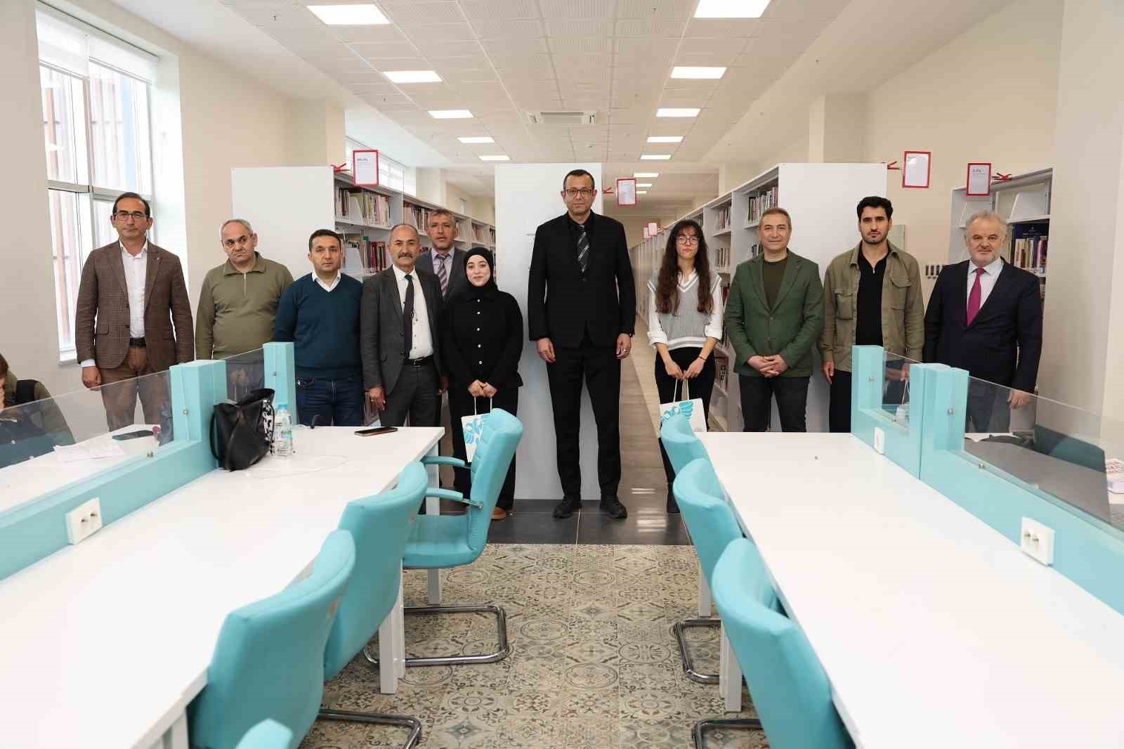 ALKÜ’de Kütüphane Haftası etkinliklerle kutlandı
ALKÜ’de Kütüphane Haftası etkinliklerle kutlandı