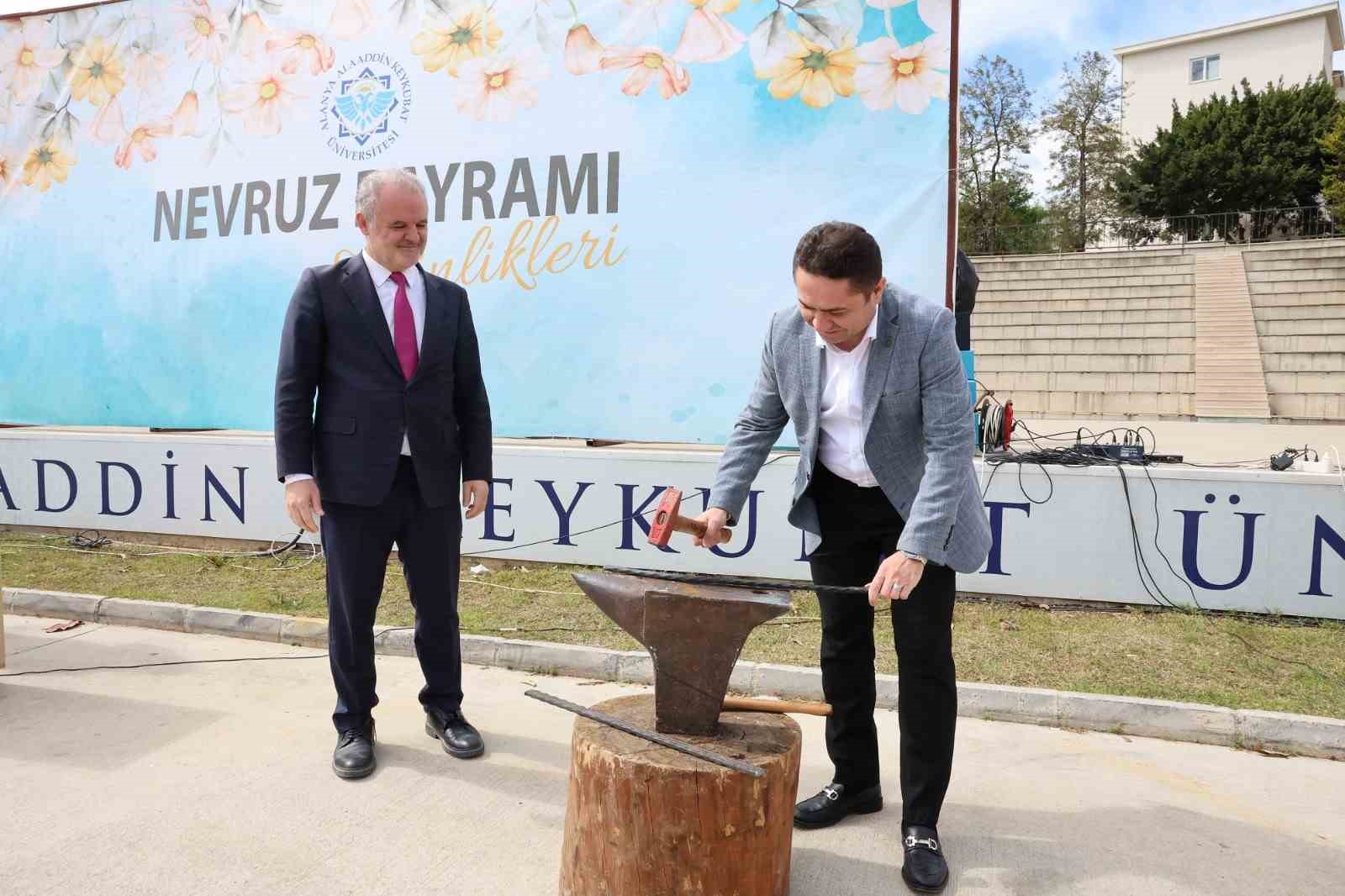 ALKÜ’de nevruz kutlandı
ALKÜ’de nevruz kutlandı