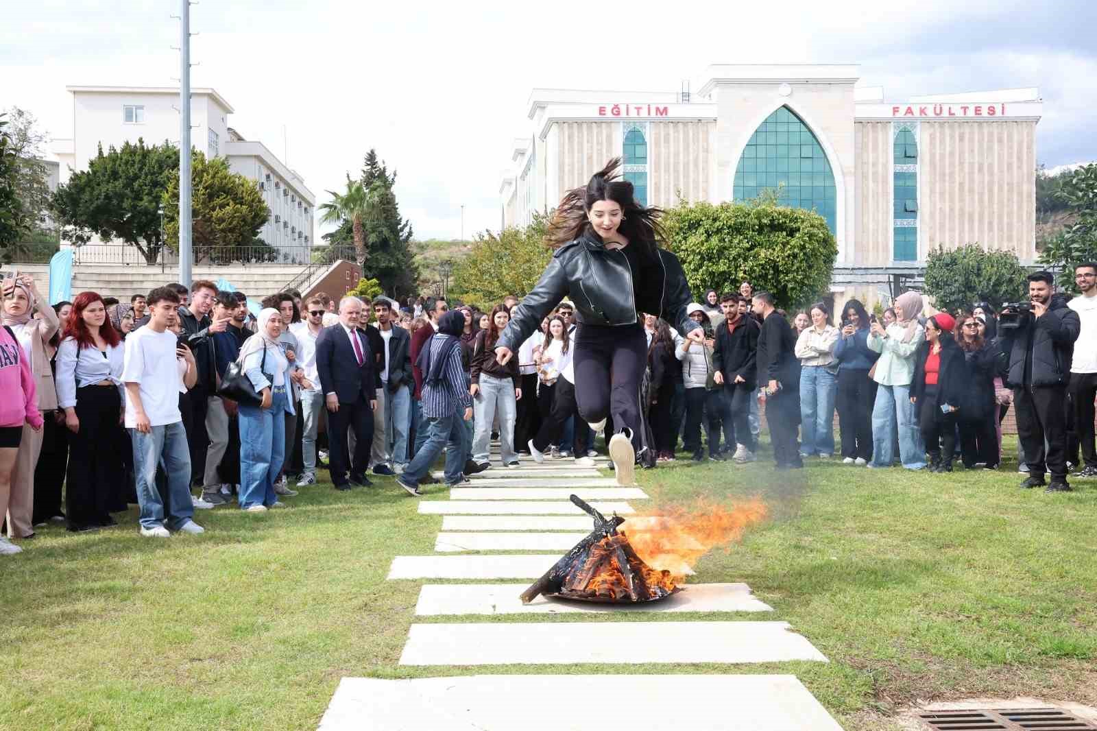 ALKÜ’de nevruz kutlandı
ALKÜ’de nevruz kutlandı