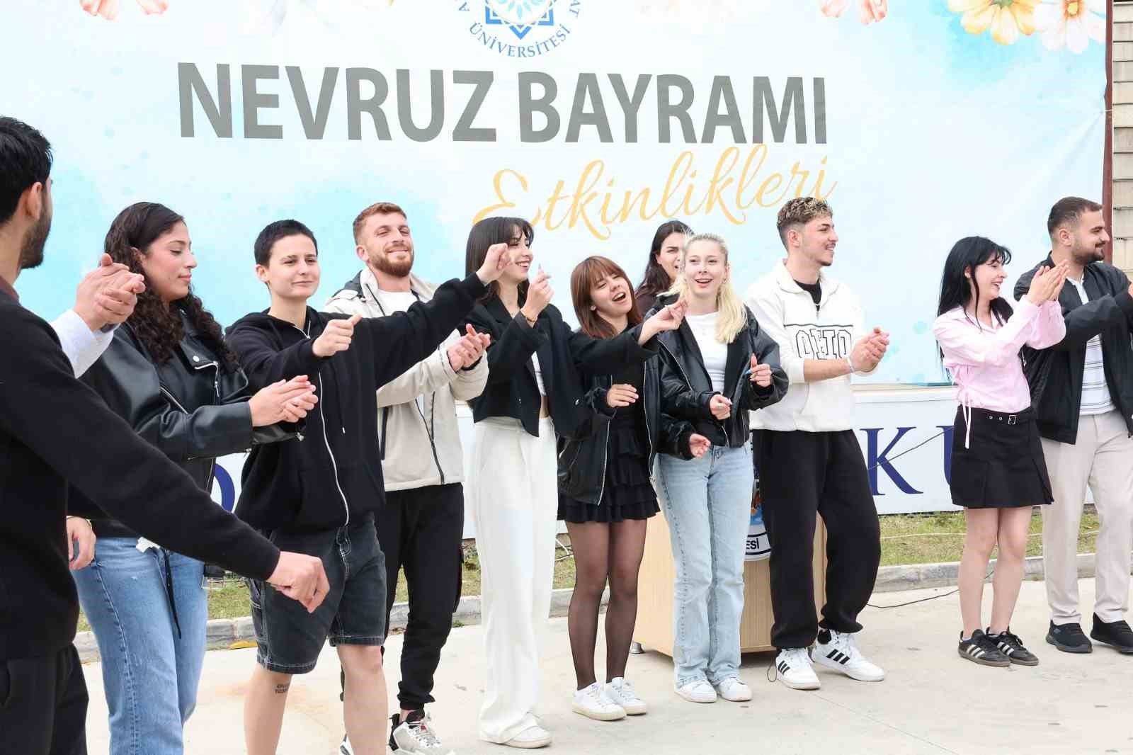 ALKÜ’de nevruz kutlandı
ALKÜ’de nevruz kutlandı