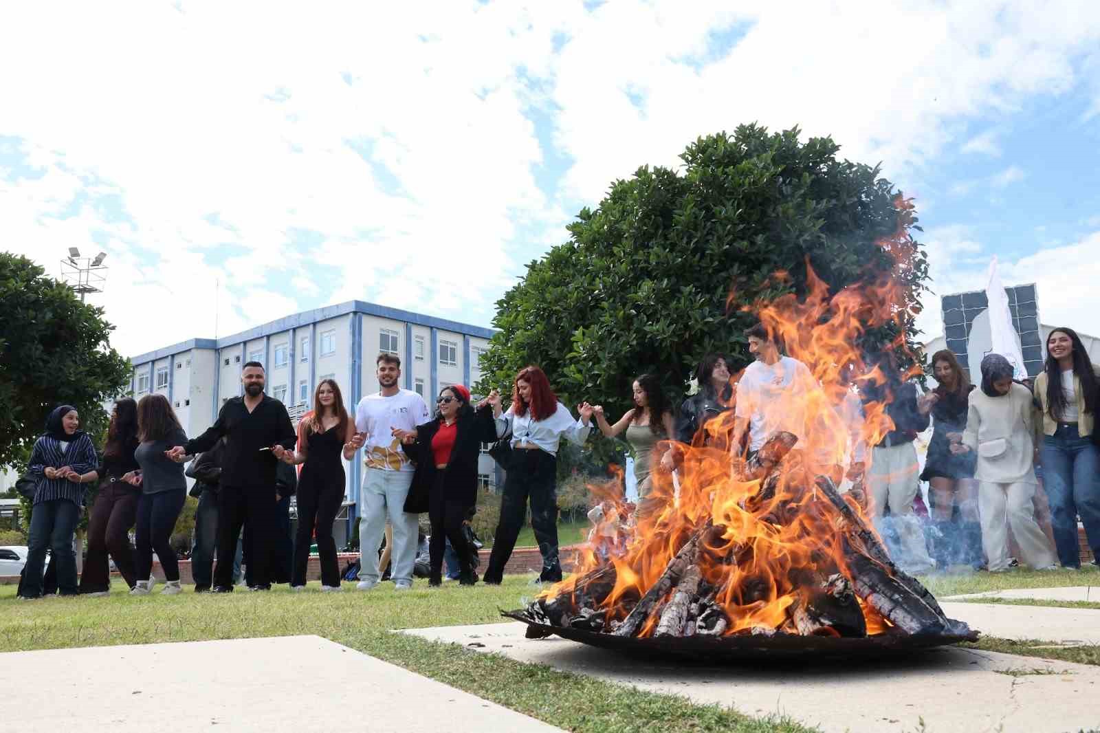 ALKÜ’de nevruz kutlandı
ALKÜ’de nevruz kutlandı