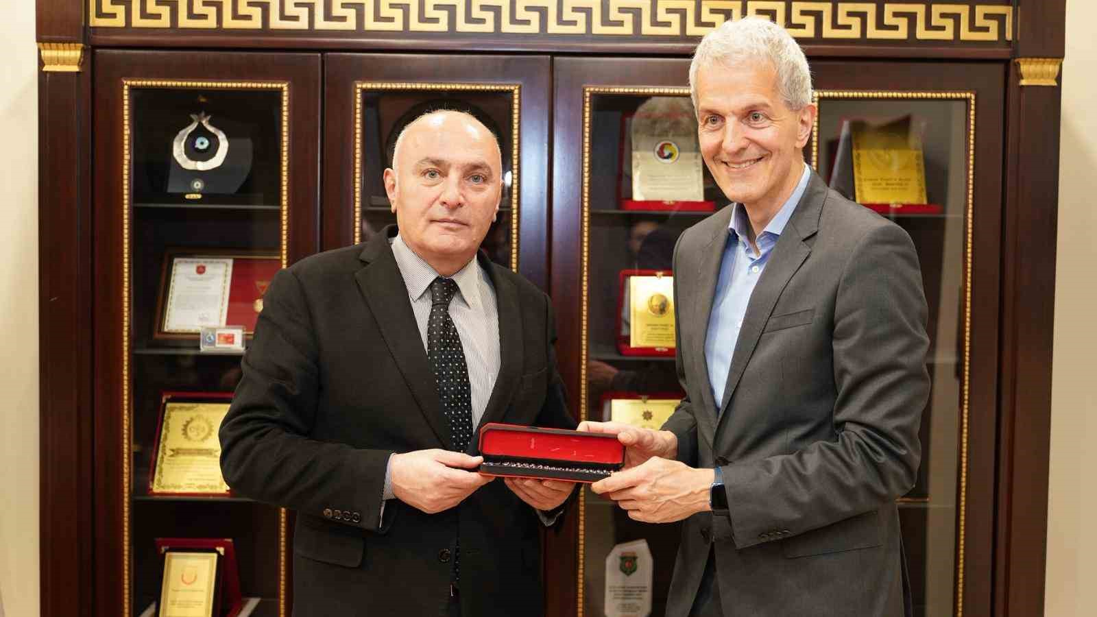 Alman Elçi Bredohl’dan ETSO’ya ziyaret: Erzurum’un yatırım potansiyeli değerlendirildi
