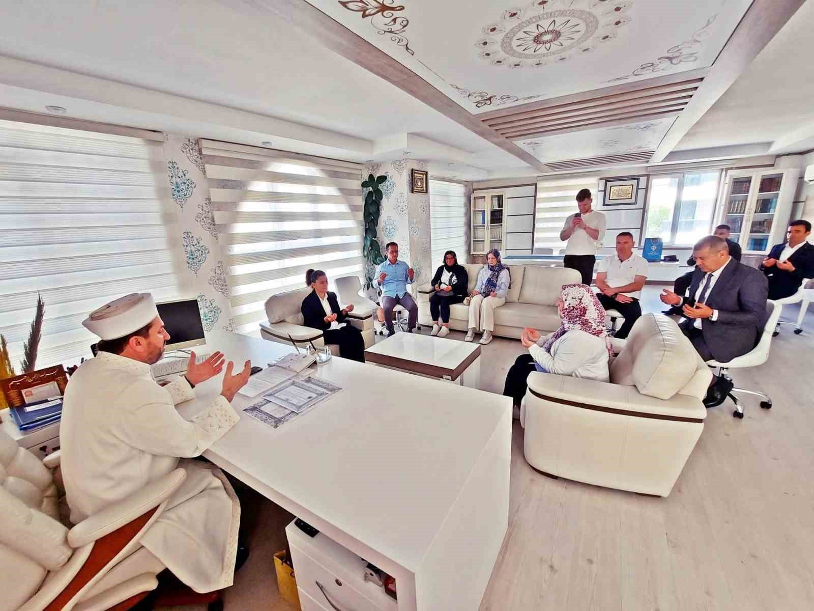 Alman kadın Kelime-i Şehadet getirerek Müslüman oldu
