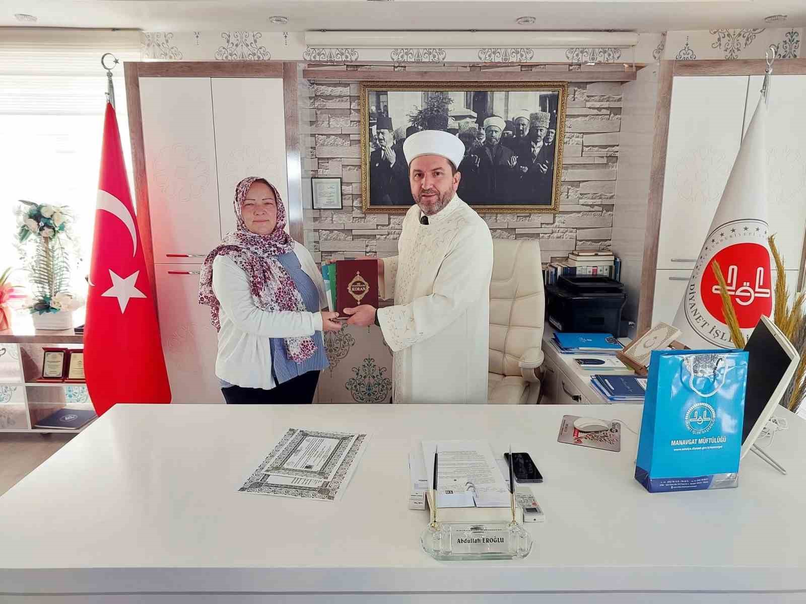 Alman kadın Kelime-i Şehadet getirerek Müslüman oldu
