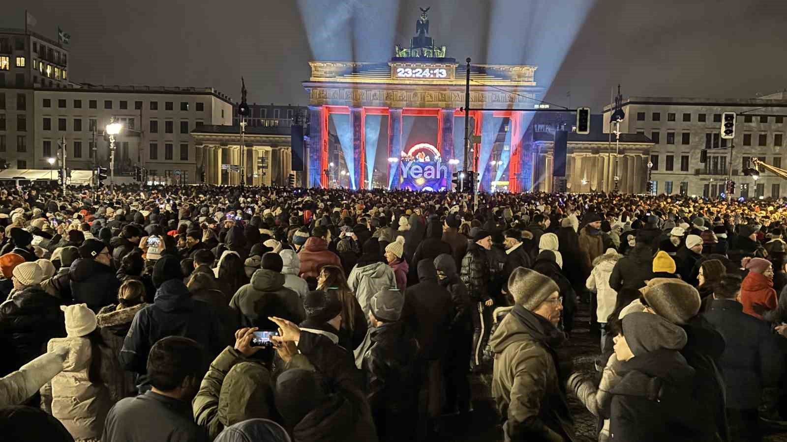 Almanya yeni yıla yoğun güvenlik önlemleri altında girdi
