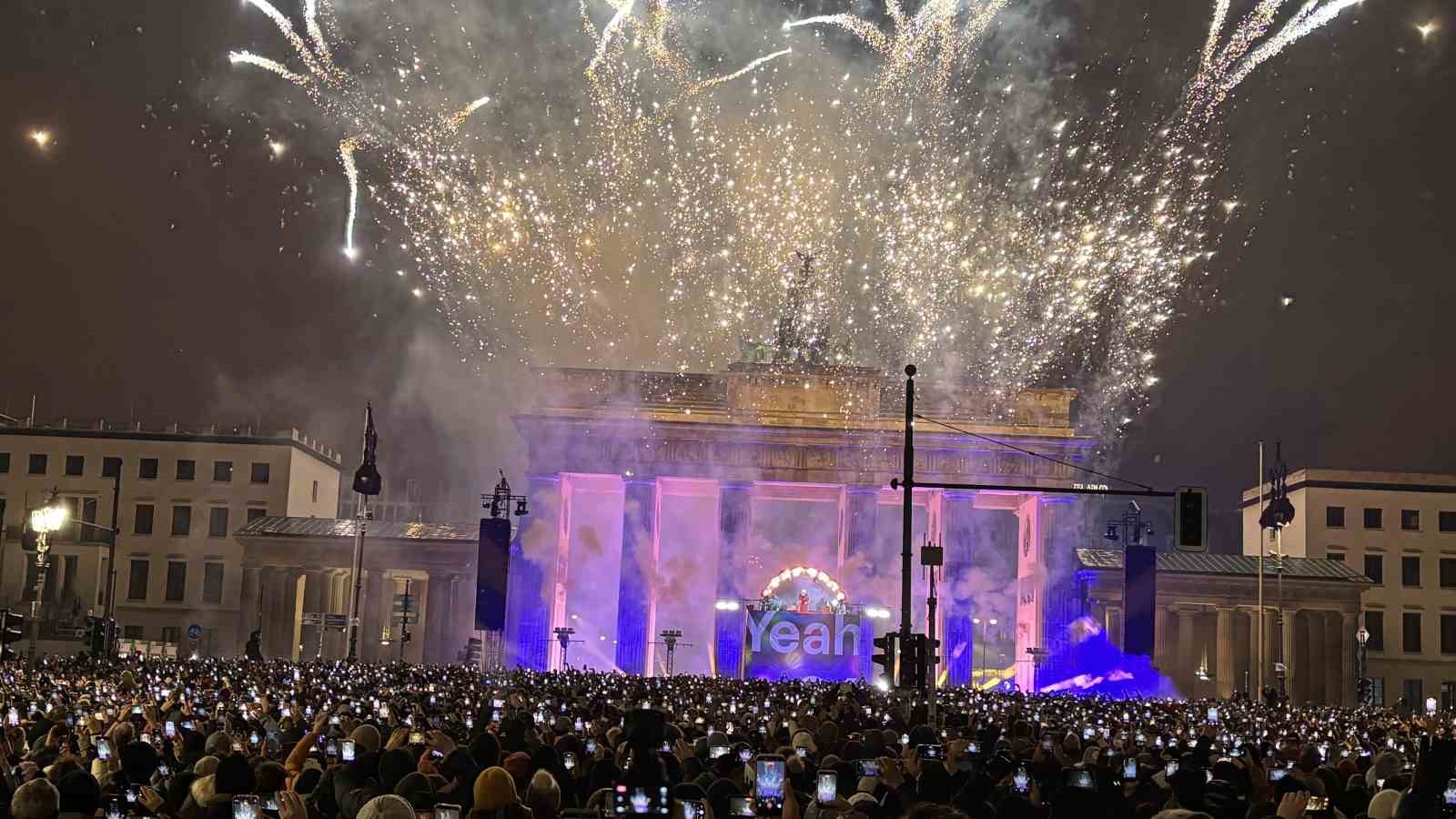 Almanya yeni yıla yoğun güvenlik önlemleri altında girdi
