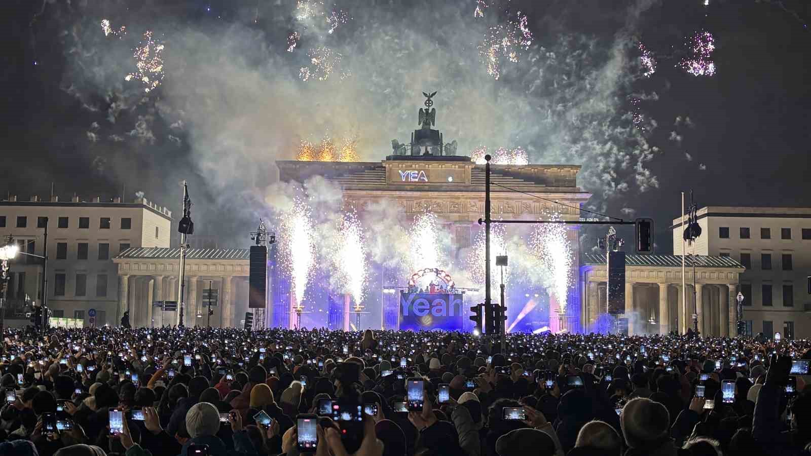 Almanya yeni yıla yoğun güvenlik önlemleri altında girdi
