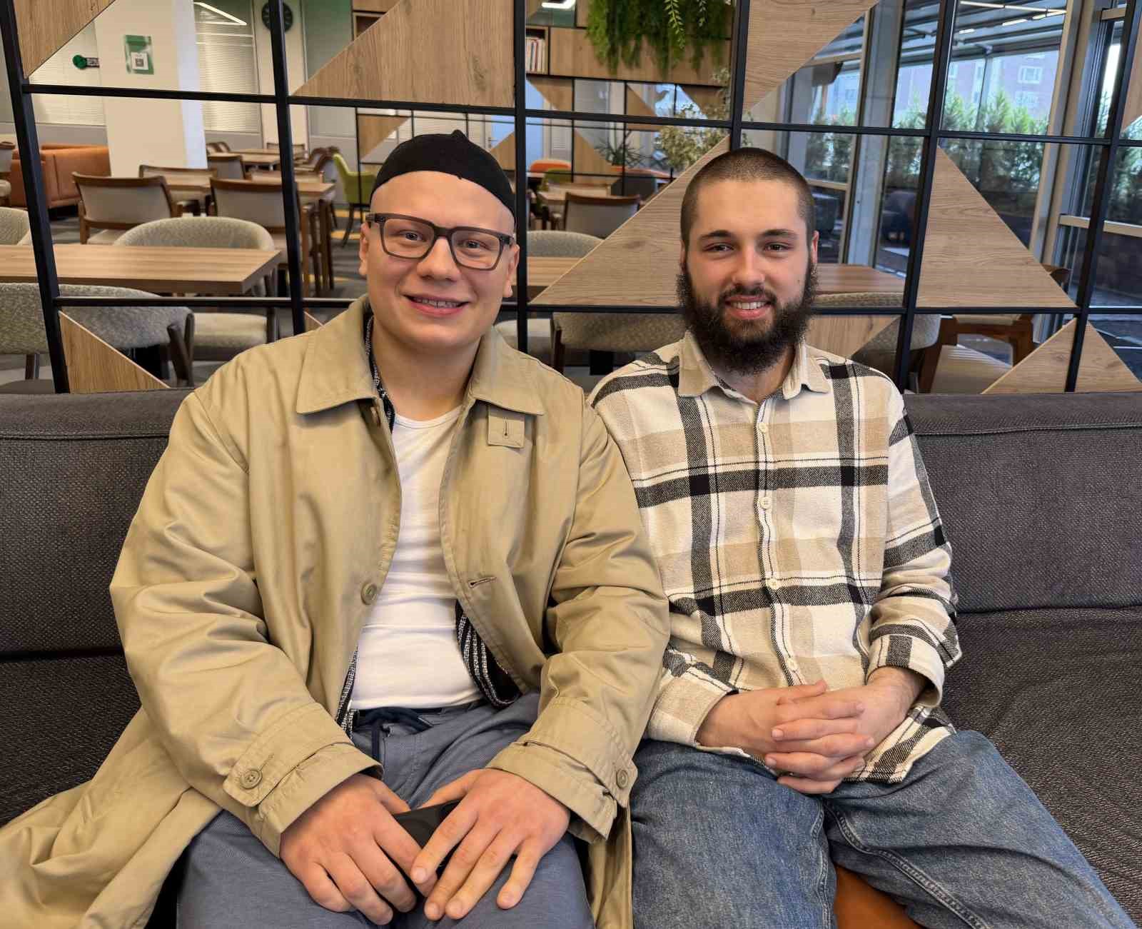 Almanya’da iki genç müslümanlığı araştırıp İslamiyeti seçtiler
Almanya’da iki genç müslümanlığı araştırıp İslamiyeti seçtiler