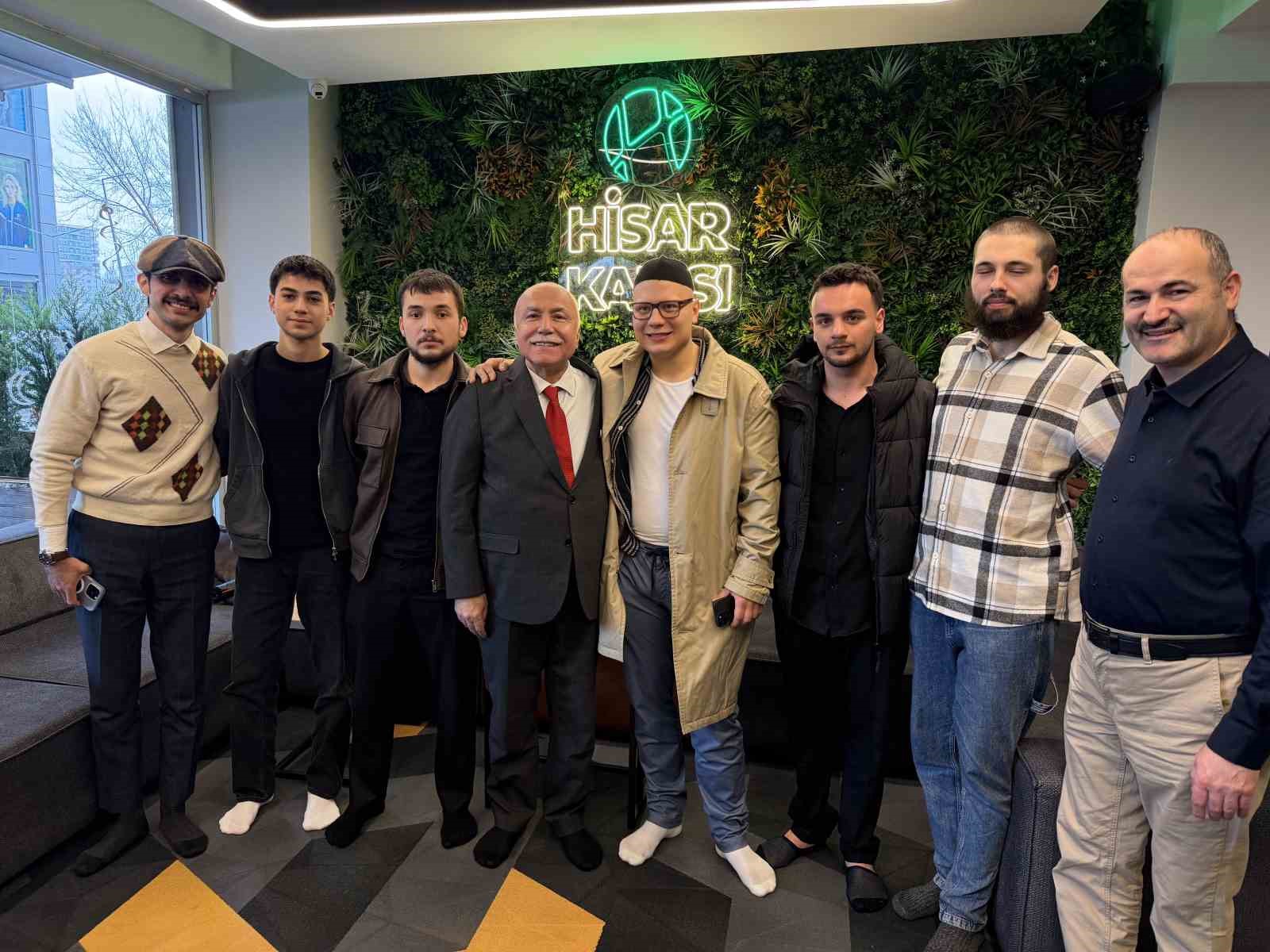 Almanya’da iki genç müslümanlığı araştırıp İslamiyeti seçtiler
Almanya’da iki genç müslümanlığı araştırıp İslamiyeti seçtiler