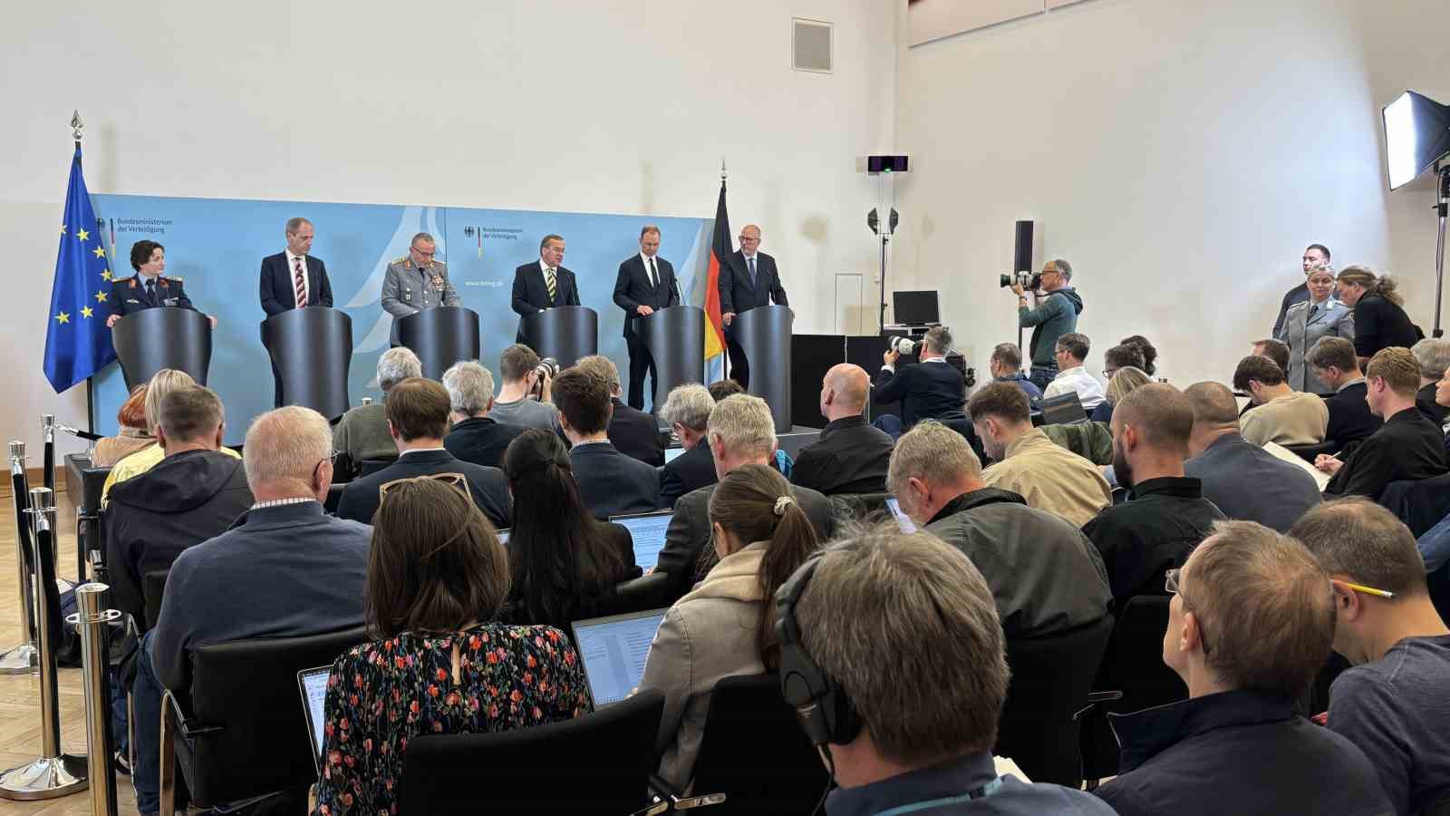 Almanya’da "muharebeye hazır asker sayısını 460 bine çıkarma" hedefi
