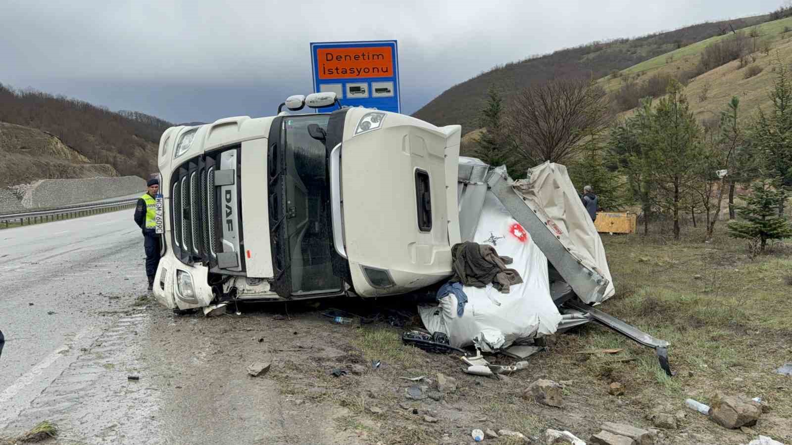 Almanya’dan Türkmenistan’a giden tır Samsun’da devrildi: 1 yaralı
