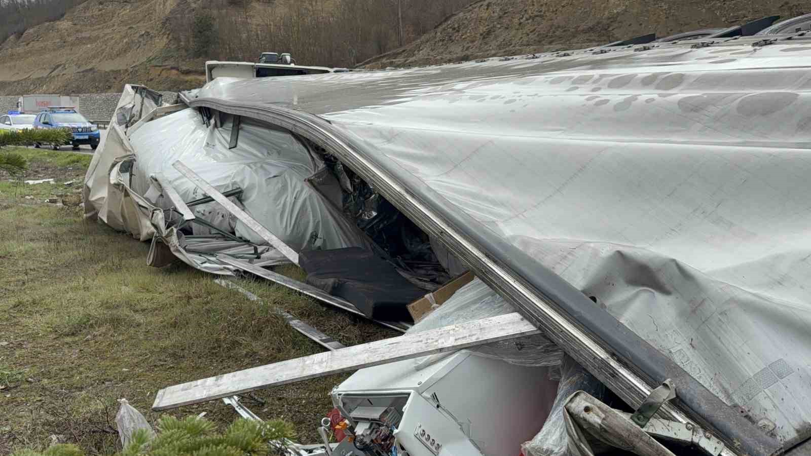 Almanya’dan Türkmenistan’a giden tır Samsun’da devrildi: 1 yaralı

