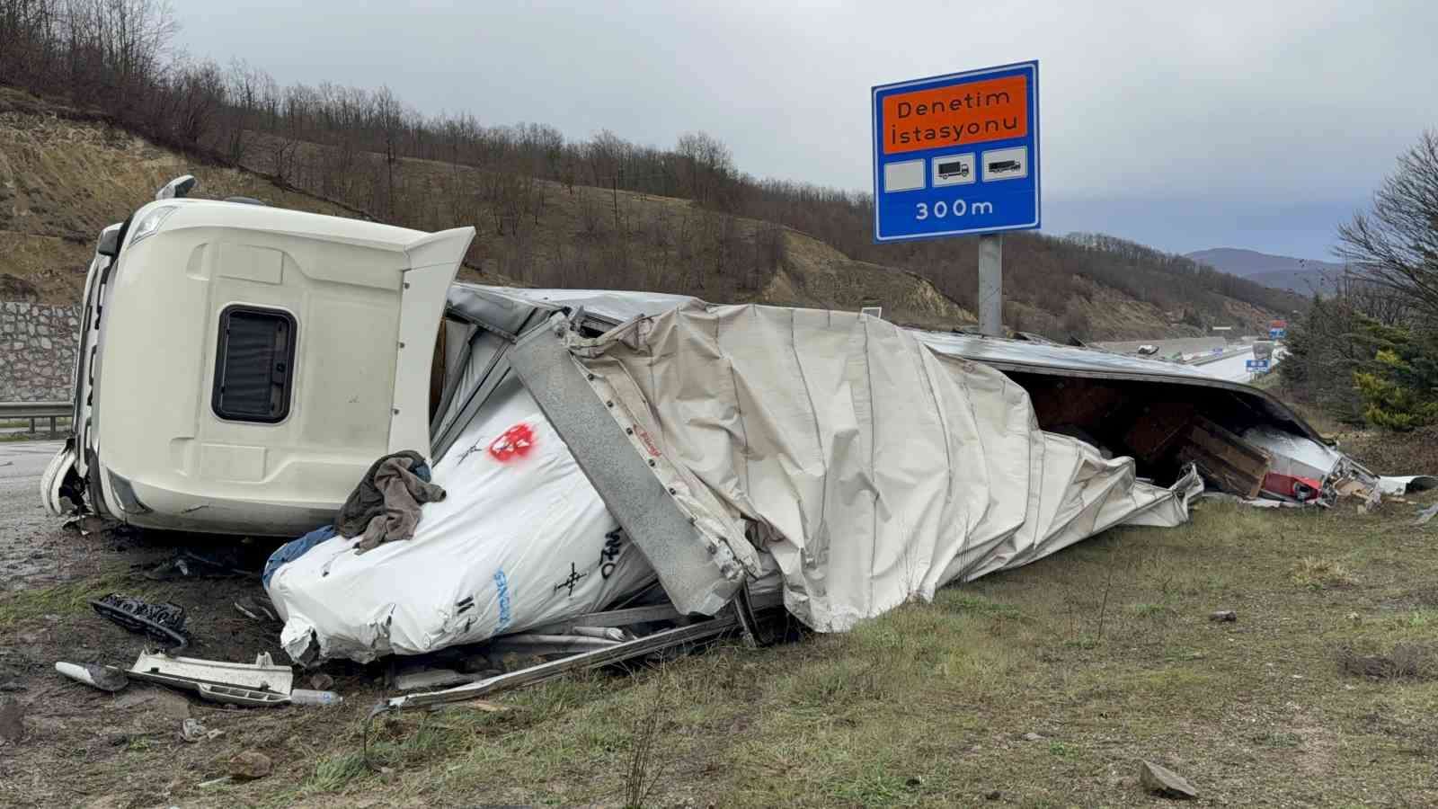 Almanya’dan Türkmenistan’a giden tır Samsun’da devrildi: 1 yaralı
