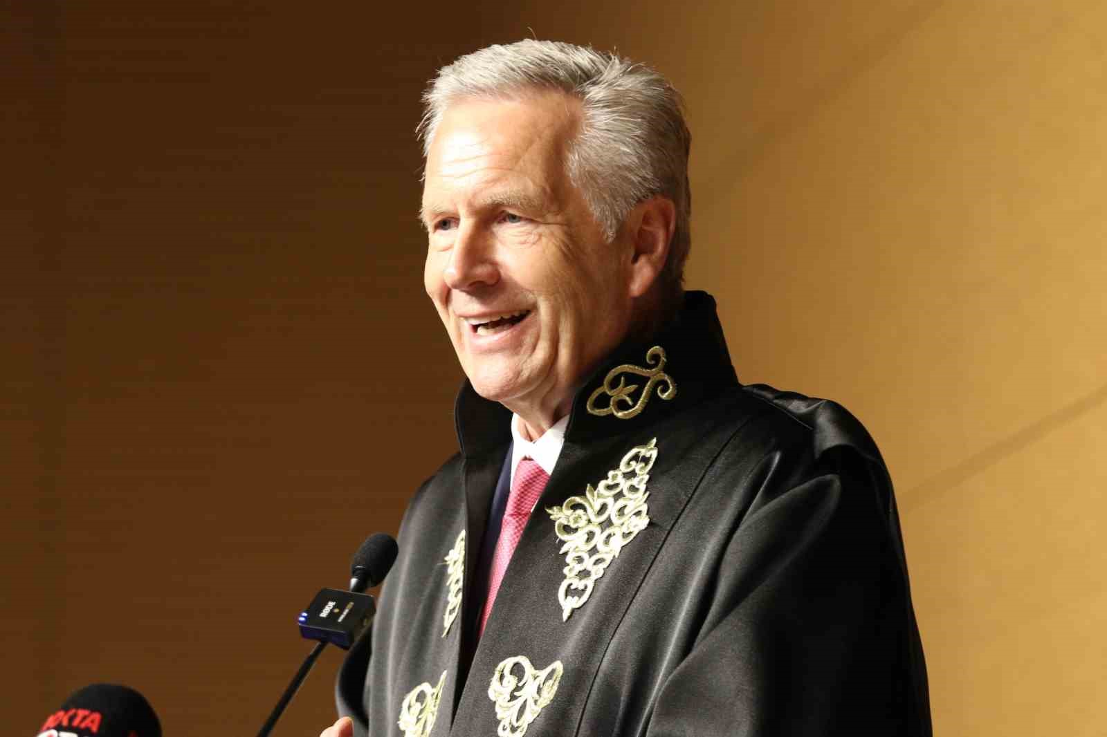 Almanya’nın 10. Cumhurbaşkanı Wulff’a Kocaeli’de fahri doktora
