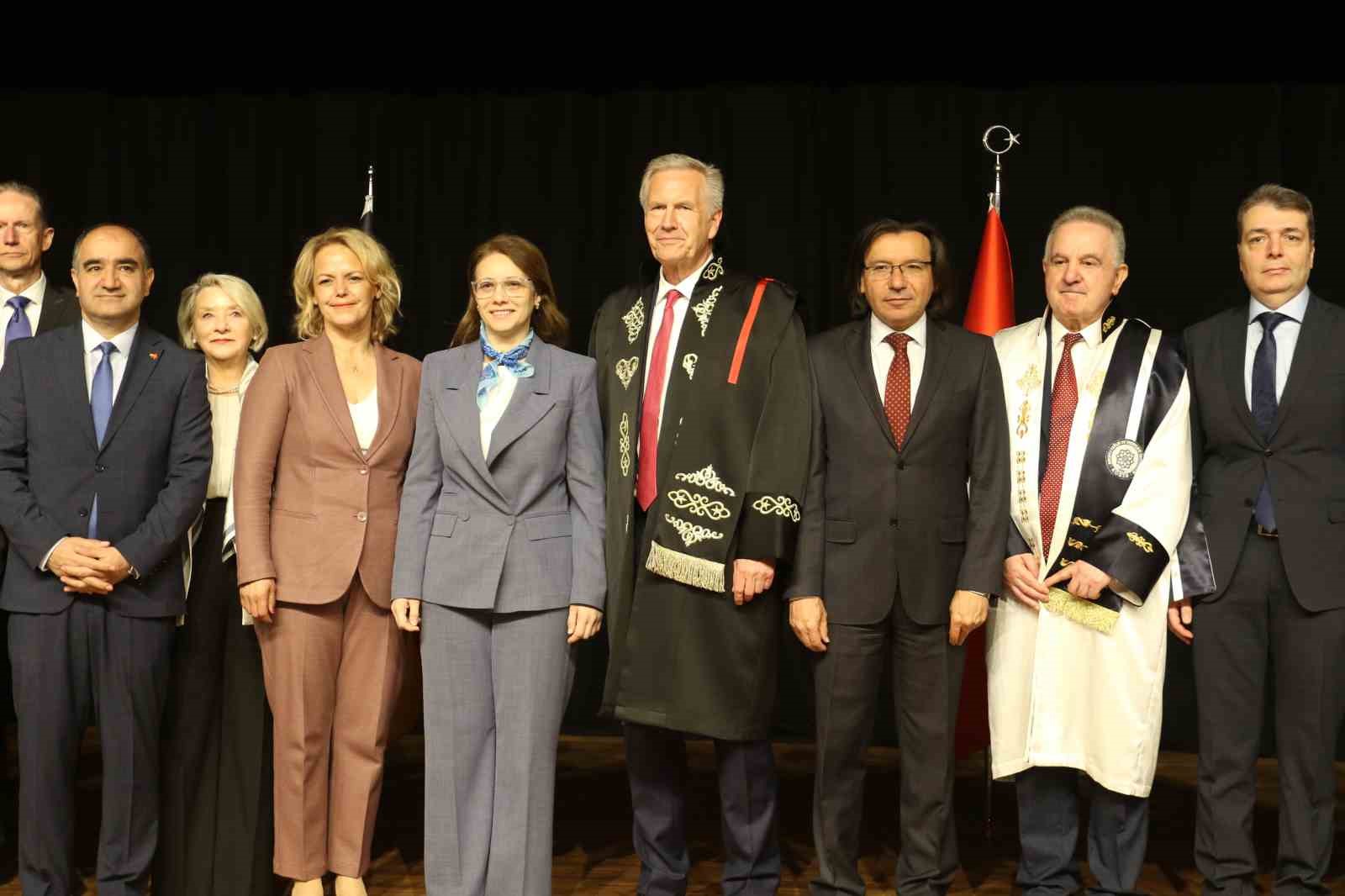 Almanya’nın 10. Cumhurbaşkanı Wulff’a Kocaeli’de fahri doktora
