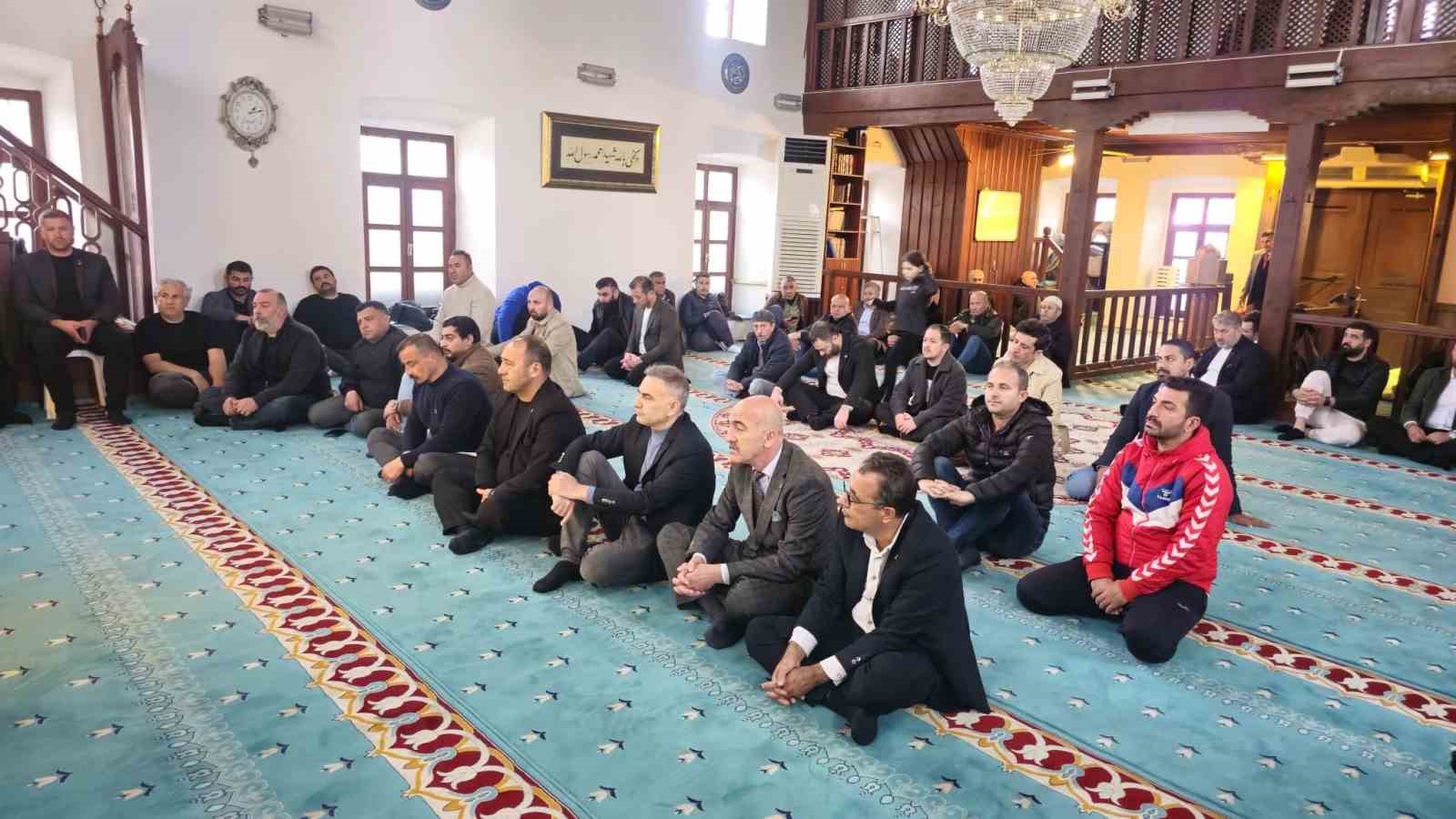 Alparslan Türkeş vefatının 29. yılında dualarla anıldı
Alparslan Türkeş vefatının 29. yılında dualarla anıldı