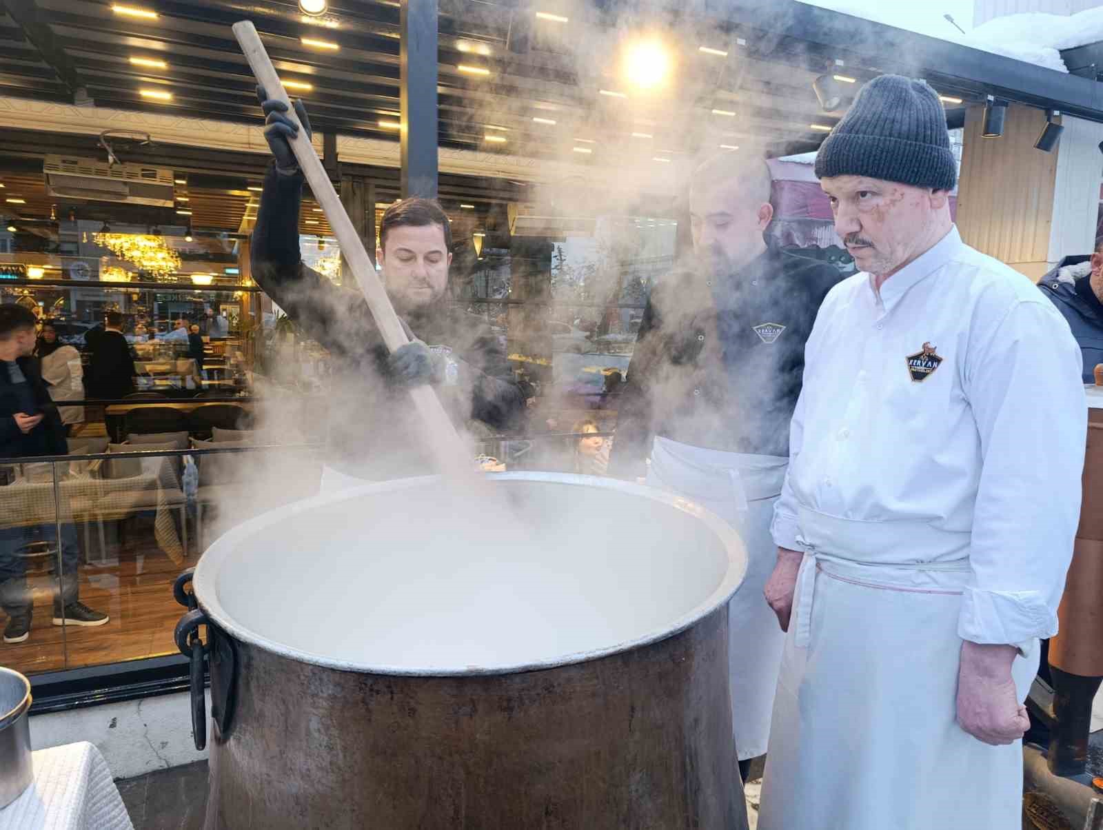Alpedo’dan soğuk kış akşamı 1 ton ücretsiz salep ikramı
