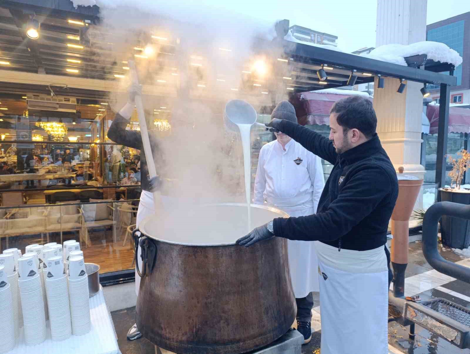 Alpedo’dan soğuk kış akşamı 1 ton ücretsiz salep ikramı
