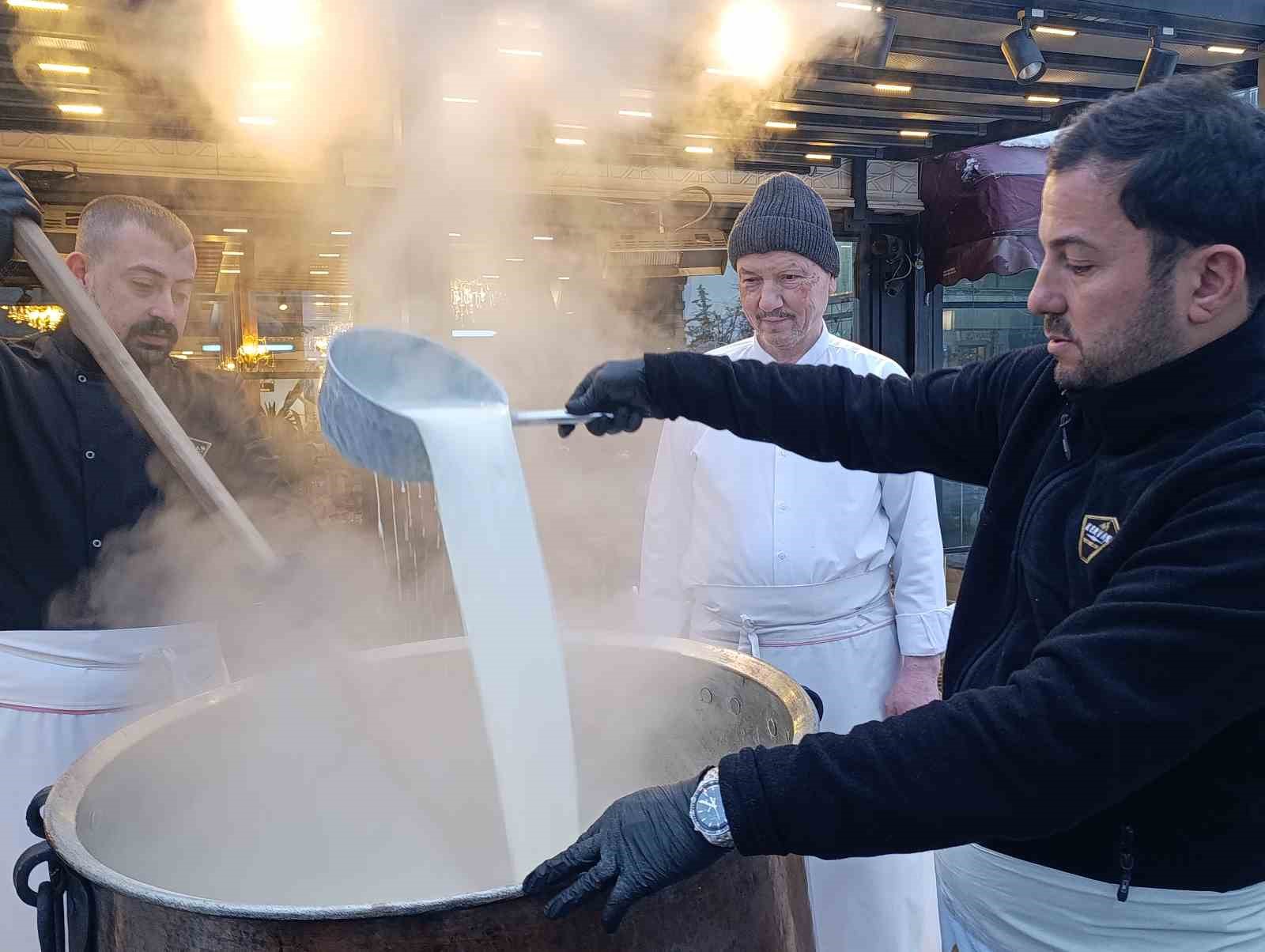 Alpedo’dan soğuk kış akşamı 1 ton ücretsiz salep ikramı
