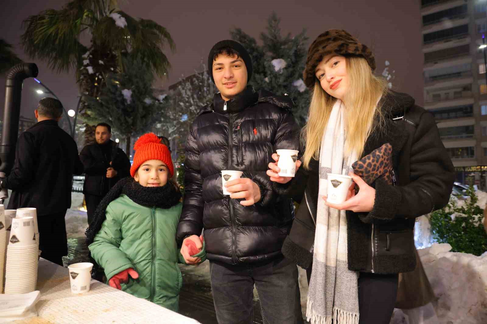 Alpedo’dan soğuk kış akşamı 1 ton ücretsiz salep ikramı
