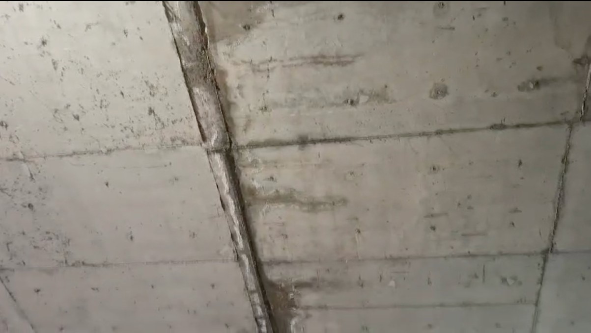 Alt geçidin beton bloklarındaki ayrılmalar tehlike oluşturuyor
