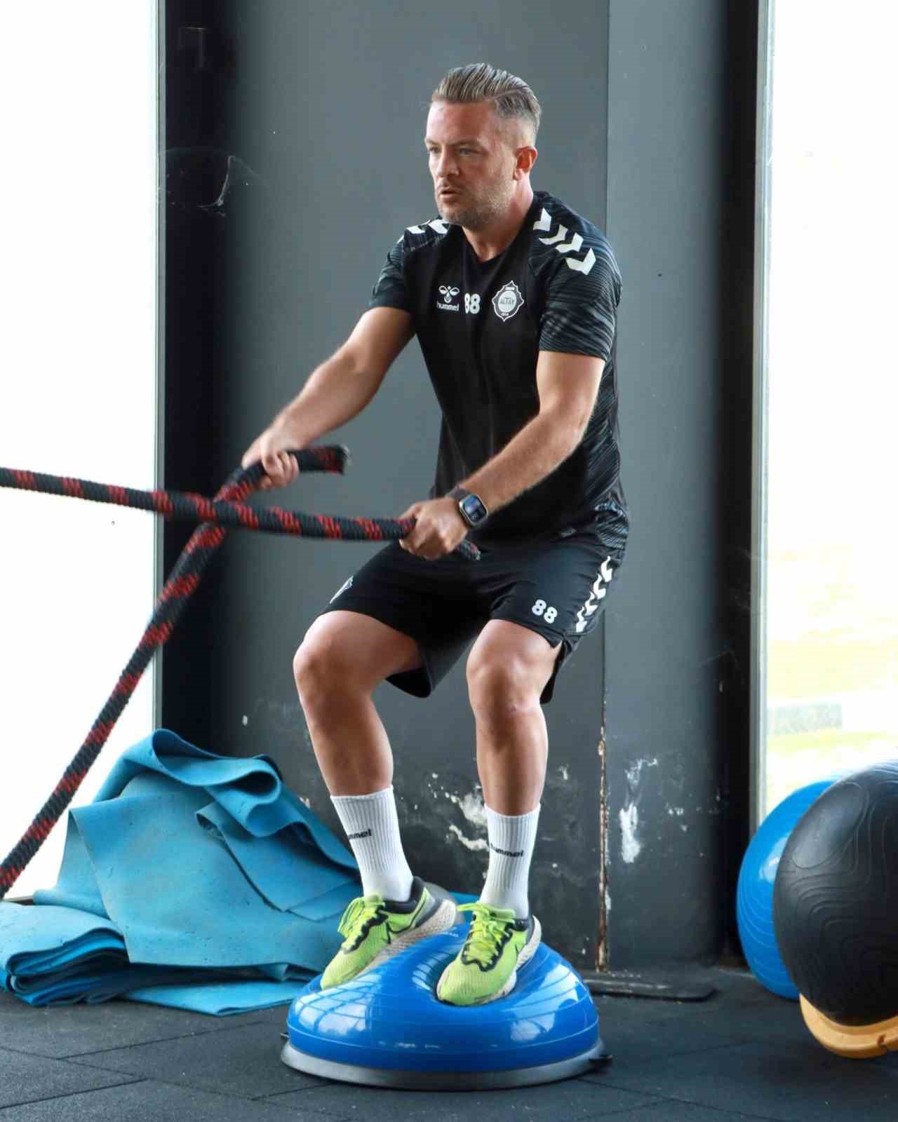 Altay’da Ceyhun Gülselam ve Özgür Özkaya fesih hakkını kullanmadı
